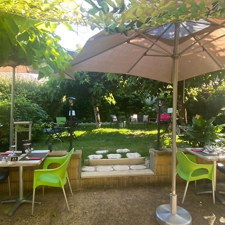 Logis Hotel Le Cygne Le Bugue Exterior photo