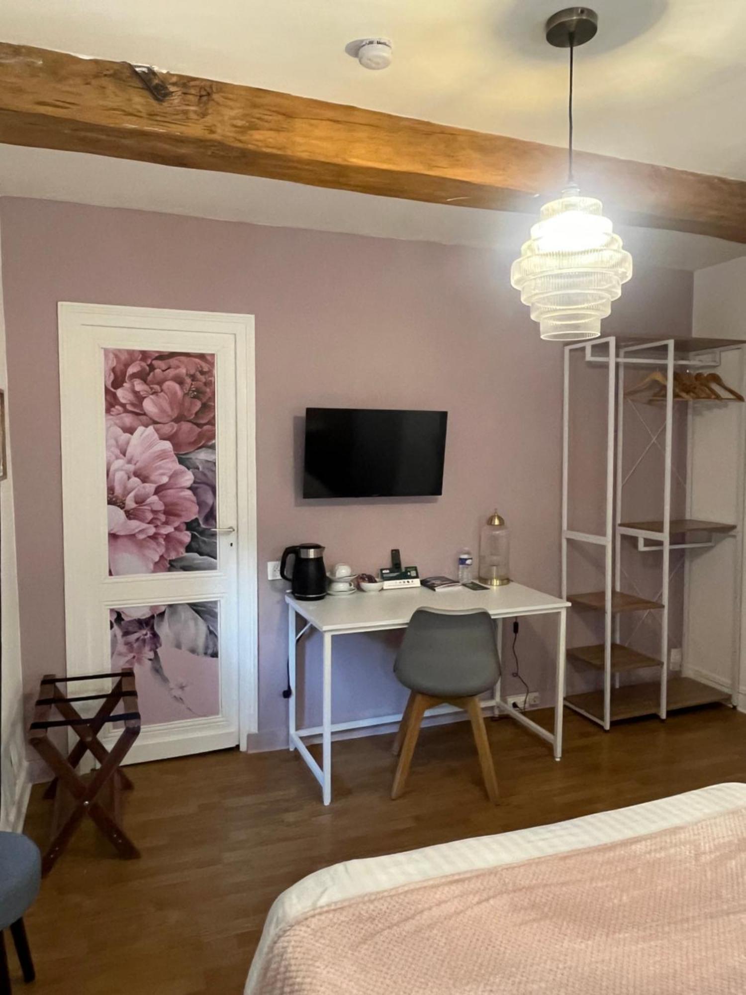 Logis Hotel Le Cygne Le Bugue Exterior photo