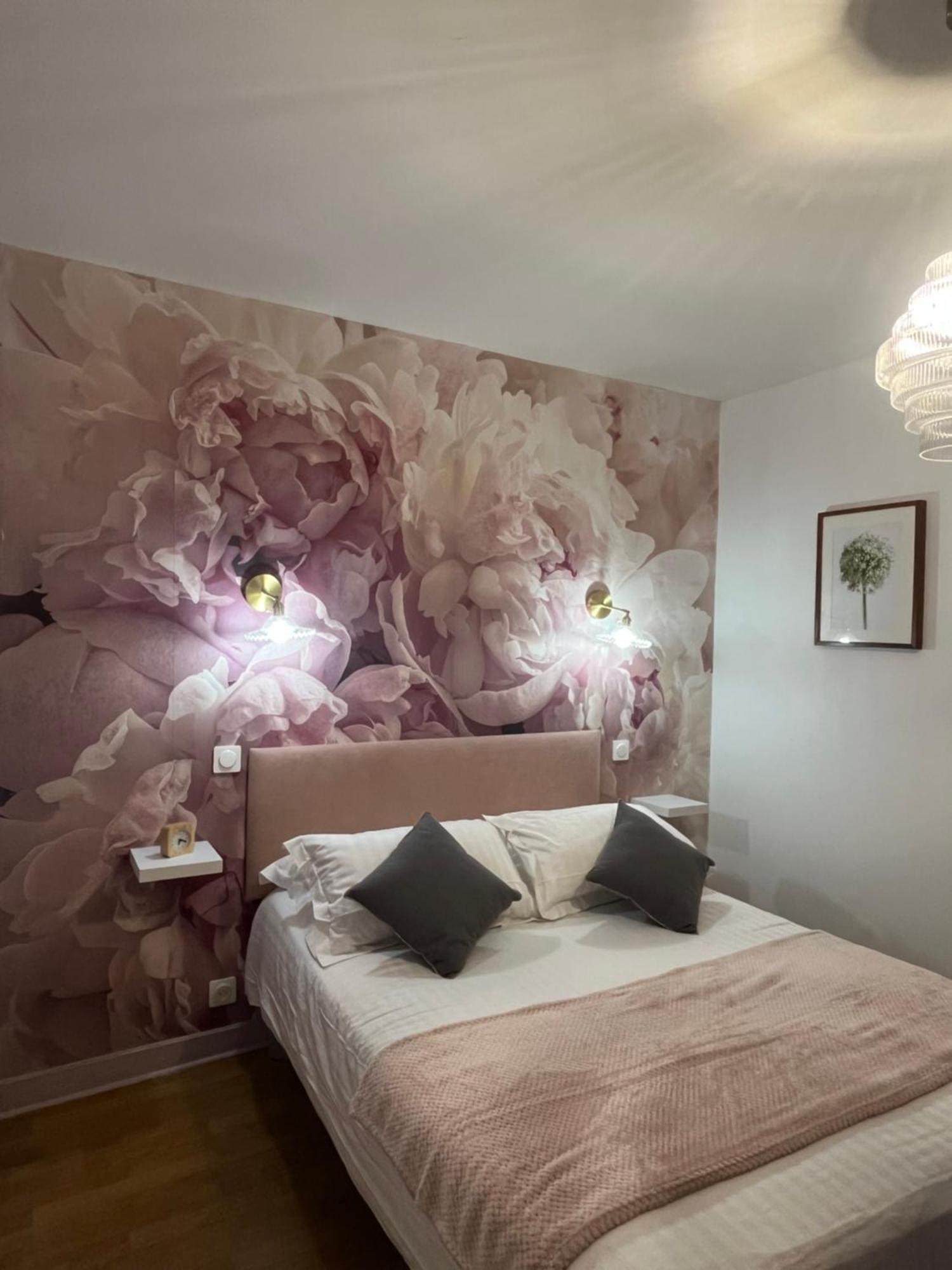 Logis Hotel Le Cygne Le Bugue Exterior photo